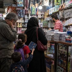 هزینه پنهان آموزش بر دوش خانواده‌های کارگری؛ گوشی 40 میلیونی در مقابل دستمزد 25 میلیونی