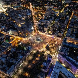 تظاهرات گسترده دانشجویان در بلگراد در آستانه انتخابات سرنوشت‌ساز صربستان