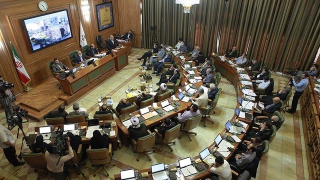 درصحن شواری شهر چه گذشت؟مترو رایگان می ماند، ناوگان کم است