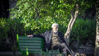 والدین بیمه‌شده در چه شرایطی مستمری می‌گیرند؟