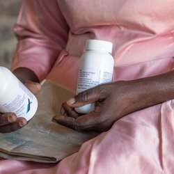 قطع کمک‌ها به آفریقا، مراقبت‌های مربوط به ایدز را به شدت متزلزل کرده است