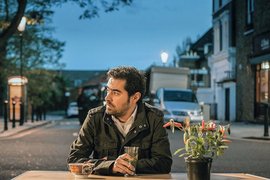 مهاجری در لبه پرتگاه هویت